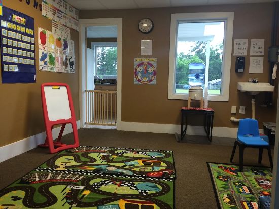 Children in a classroom at Red Trolleys Daycare in Valdosta, GA engaging in learning activities.